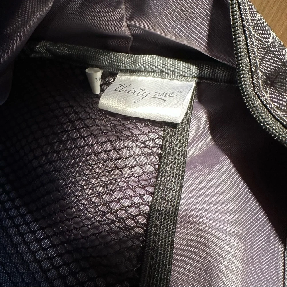 🎉 HP 🎊 Thirty-One Black Small Travel Bag - Picture 8 of 8